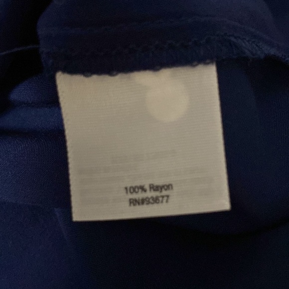 🎁 a.n.a 100% Rayon Gorgeous Color Blue, High-Low Adjustable Sleeves Blouse. - Picture 2 of 3